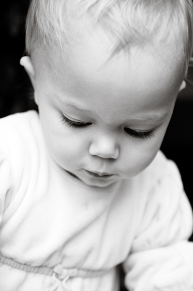 20101112Olivia_0031-bw-600