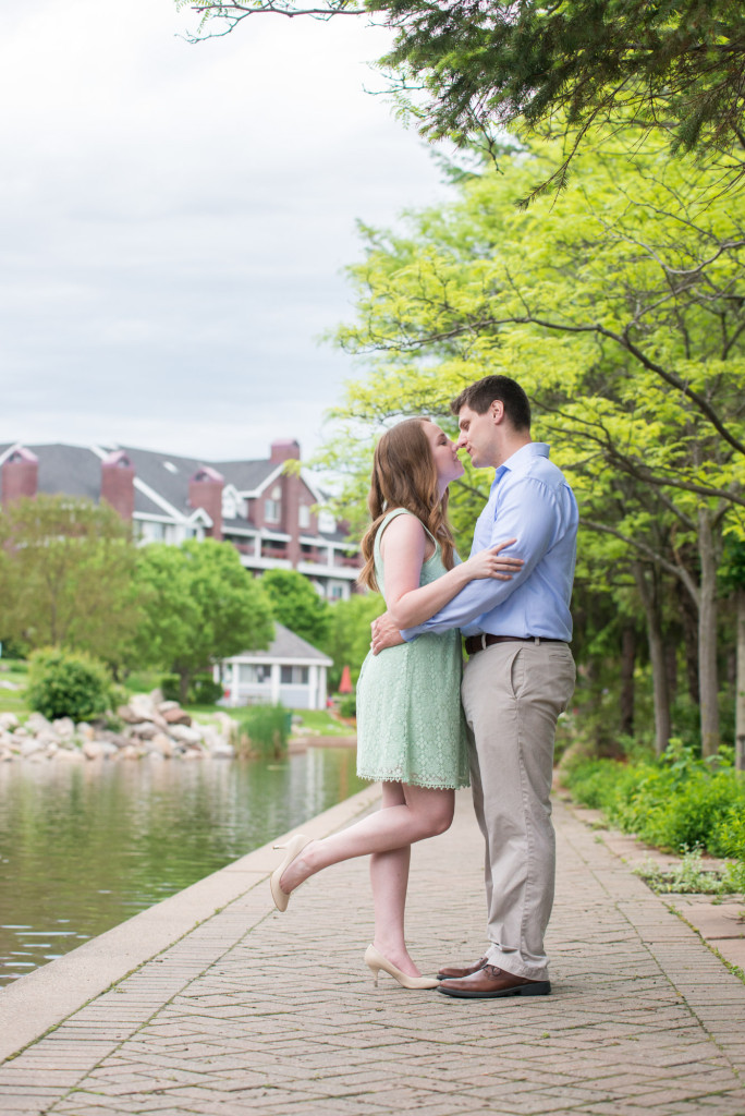 Amanda and Zach's summer engagement at Centennial Lakes Park