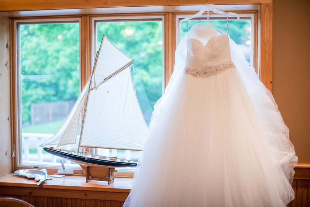 Gigi and Matt's nautical wedding on Lake Minnetonka