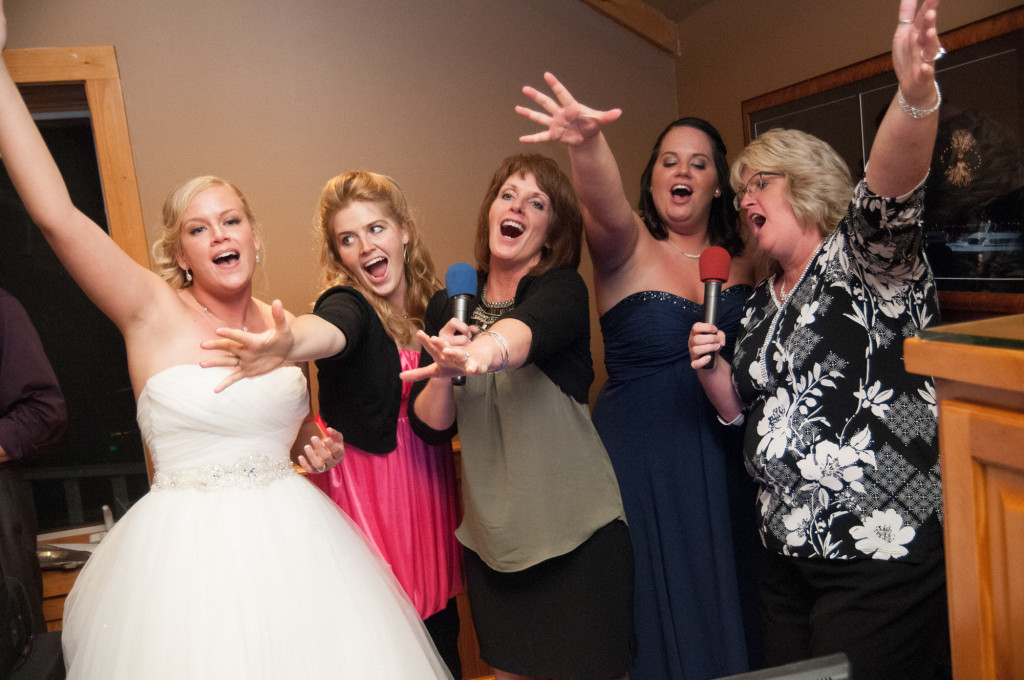 Gigi and Matt's nautical wedding on Lake Minnetonka